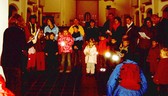 Weihnachtsmarkt 2007 - Singen im Kirchenraum